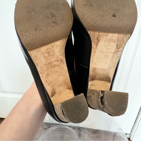 Chanel Black Leather Chain Link Cork Heel Open Toe Pumps Size IT37 US7 - Picture 7 of 13